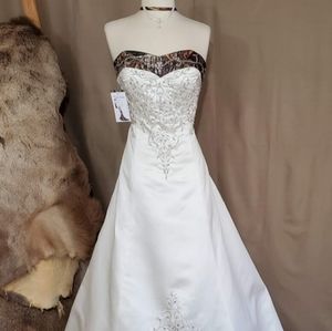 Camo Mossy Oak Ivory Wedding Dress size 26/28